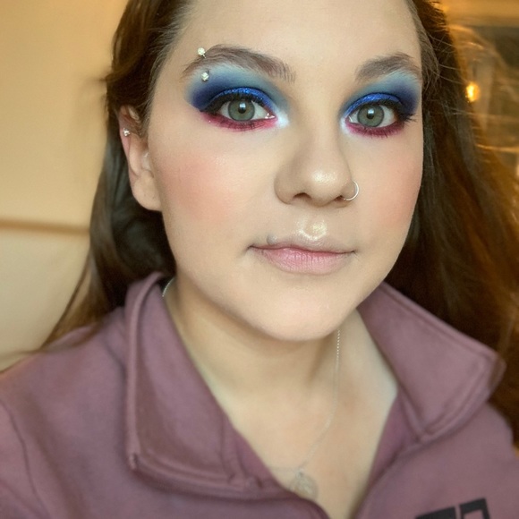 Meet your buyer/seller!💋 - Picture 7 of 17